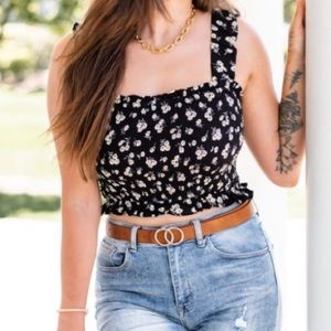 Storia floral summery 🌸strappy black medium blouse